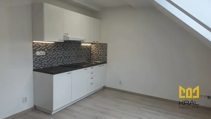 Pronájem bytu 2+kk, Praha - Smíchov, Nádražní, 35 m2