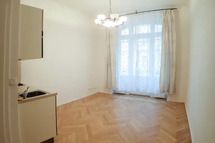 Pronájem bytu 1+kk, Praha - Smíchov, Zborovská, 23 m2