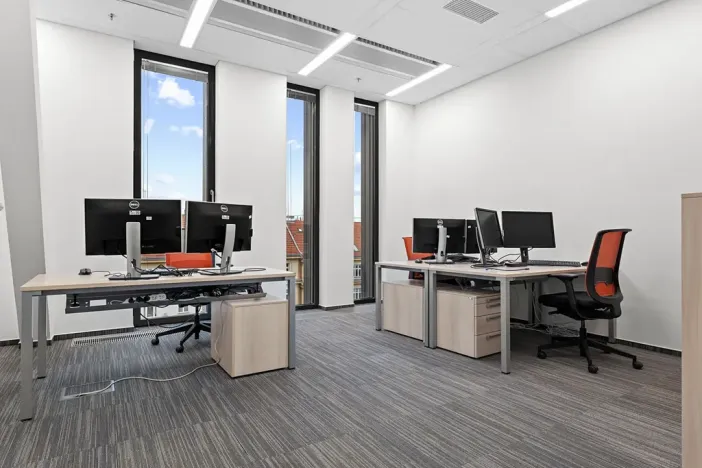 Pronájem kanceláře, Praha - Dejvice, Evropská, 1751 m2