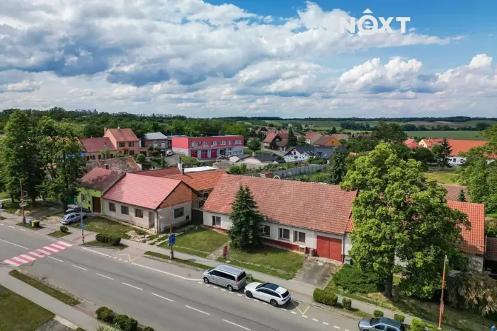 Prodej pozemku pro bydlení, Drnholec, nám. Svobody, 2111 m2