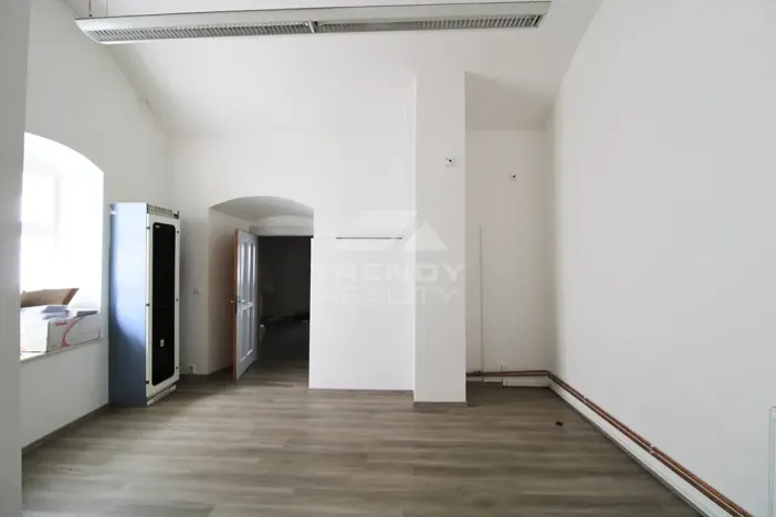 Pronájem obchodního prostoru, Plzeň, náměstí Republiky, 121 m2