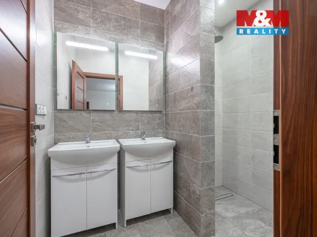 Prodej rodinného domu, Neustupov, 450 m2