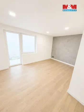 Prodej bytu 3+kk, Dvory, 95 m2