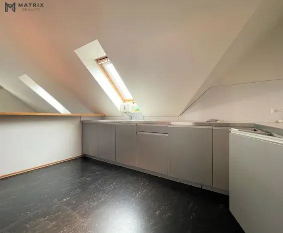 Pronájem kanceláře, Praha - Kobylisy, Zdibská, 127 m2