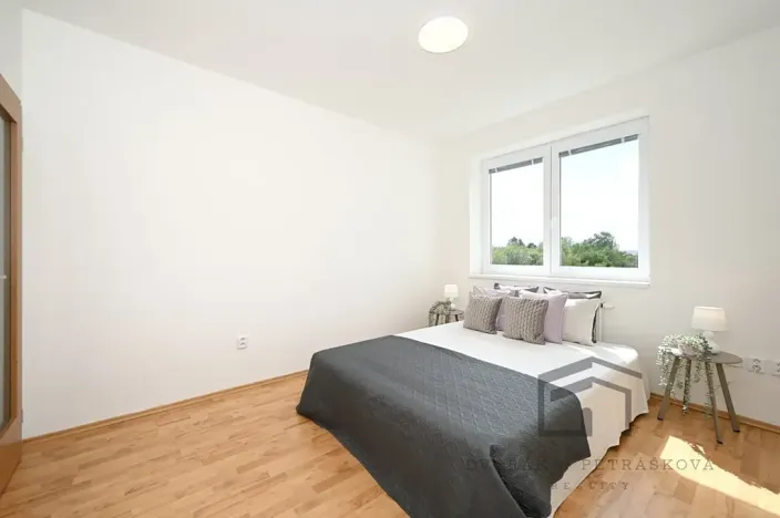 Pronájem bytu 2+kk, Praha - Kbely, Toužimská, 47 m2