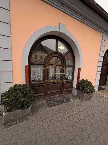 Pronájem kanceláře, Žebrák, Náměstí, 68 m2