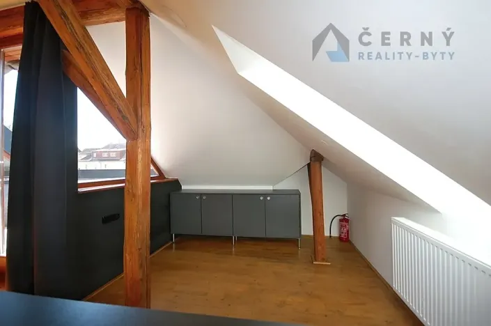 Pronájem bytu 2+kk, Liberec, Zborovská, 70 m2