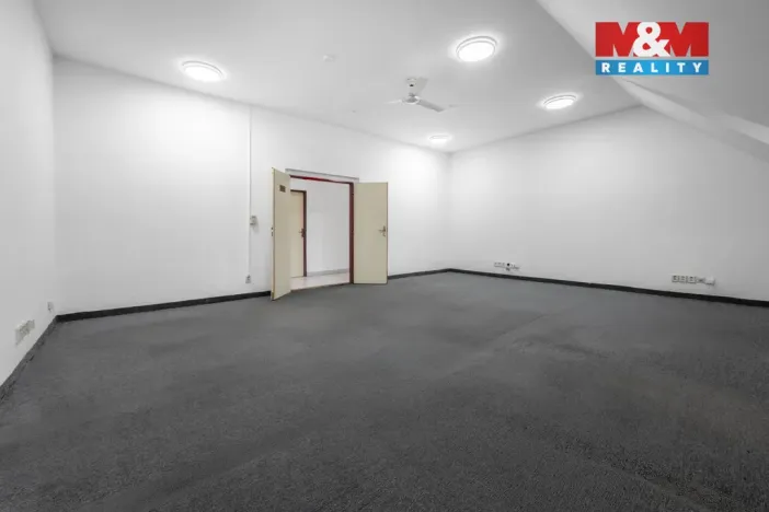 Pronájem kanceláře, Domažlice - Bezděkovské Předměstí, Masarykova, 40 m2