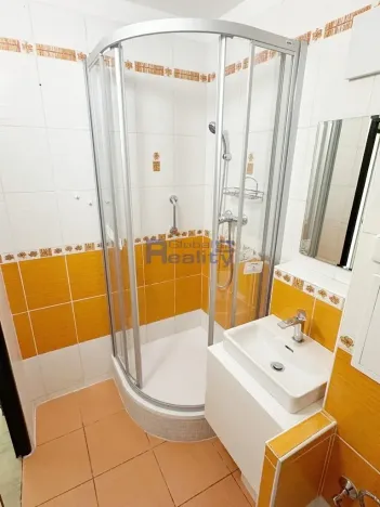 Pronájem bytu 1+kk, Pardubice, Bělehradská, 34 m2