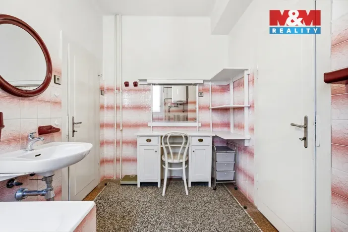 Prodej rodinného domu, Dobrovice, Komenského, 431 m2