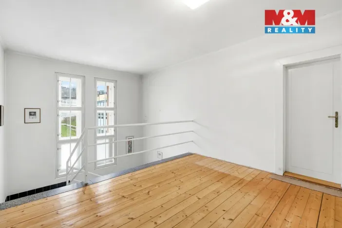 Prodej rodinného domu, Dobrovice, Komenského, 431 m2