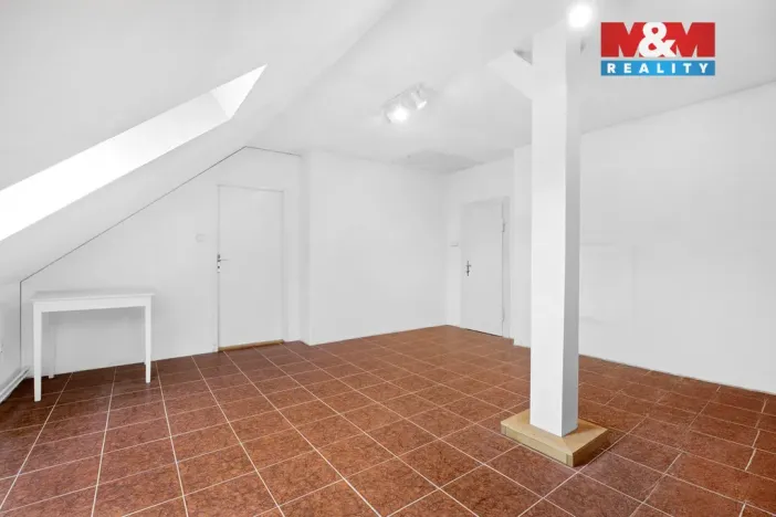 Prodej rodinného domu, Dobrovice, Komenského, 431 m2