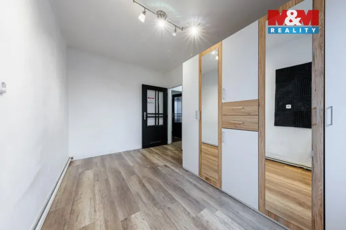 Prodej bytu 3+1, Karlovy Vary - Dvory, Lipová, 62 m2