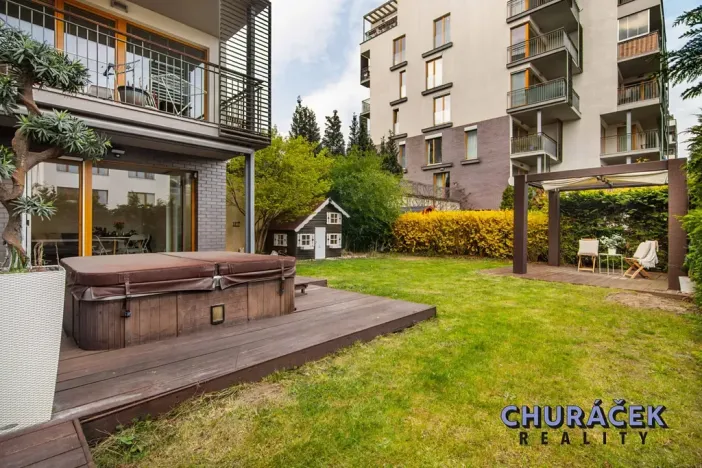 Prodej bytu 3+kk, Praha - Hrdlořezy, V třešňovce, 287 m2