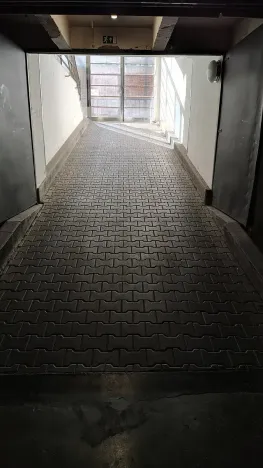 Pronájem garážového stání, Praha - Holešovice, U Pergamenky, 12 m2