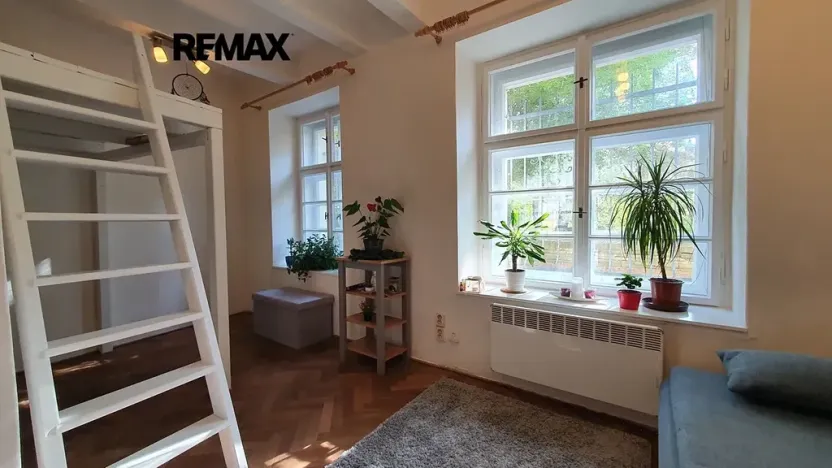 Pronájem bytu 1+kk, Praha - Střešovice, Na Malovance, 24 m2