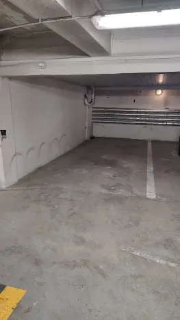 Pronájem garážového stání, Praha - Holešovice, Osadní, 11 m2