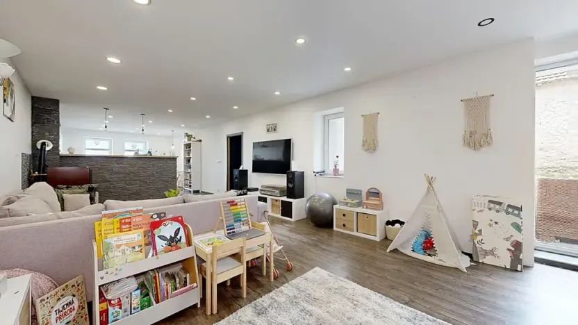 Prodej rodinného domu, Hradešín, 207 m2