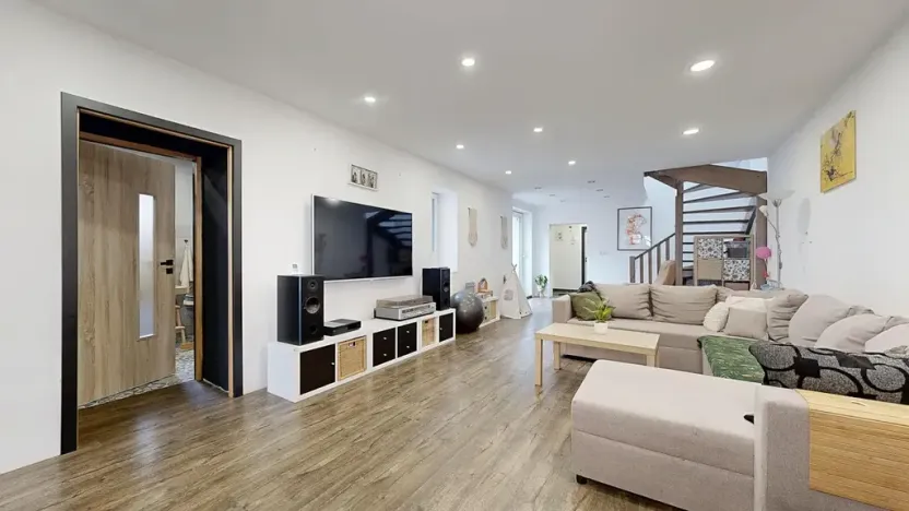 Prodej rodinného domu, Hradešín, 207 m2
