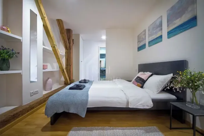 Pronájem bytu 1+kk, Praha - Karlín, Sokolovská, 76 m2