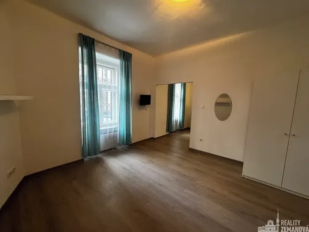 Pronájem bytu 1+1, Praha - Vršovice, Charkovská, 32 m2