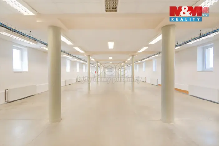 Pronájem skladu, Chuderov, 1187 m2