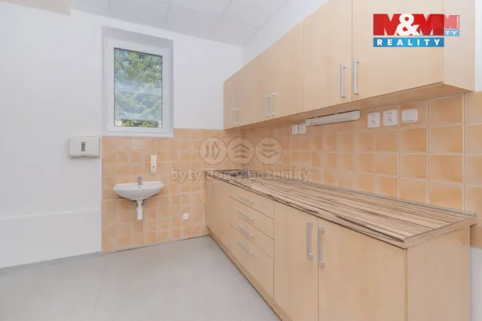 Pronájem skladu, Chuderov, 1187 m2