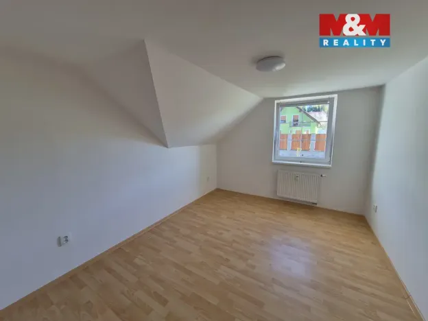 Pronájem bytu 3+1, Nový Bor - Janov, 90 m2