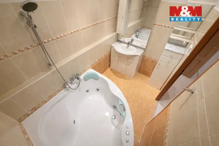 Prodej bytu 3+1, Praha - Horní Měcholupy, Parmská, 72 m2