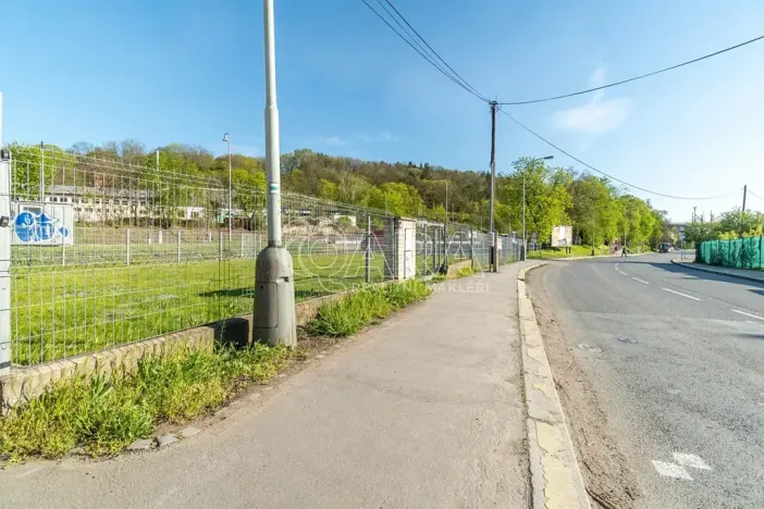 Pronájem komerčního pozemku, Praha - Braník, Pikovická, 542 m2
