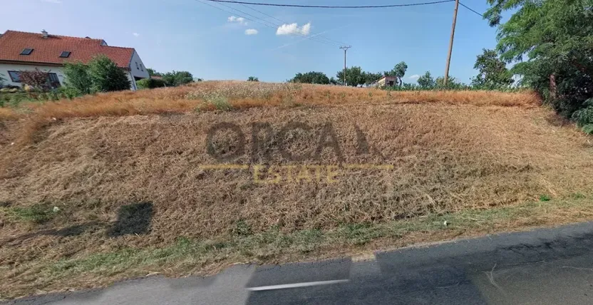 Prodej podílu pole, Měnín, 1072 m2