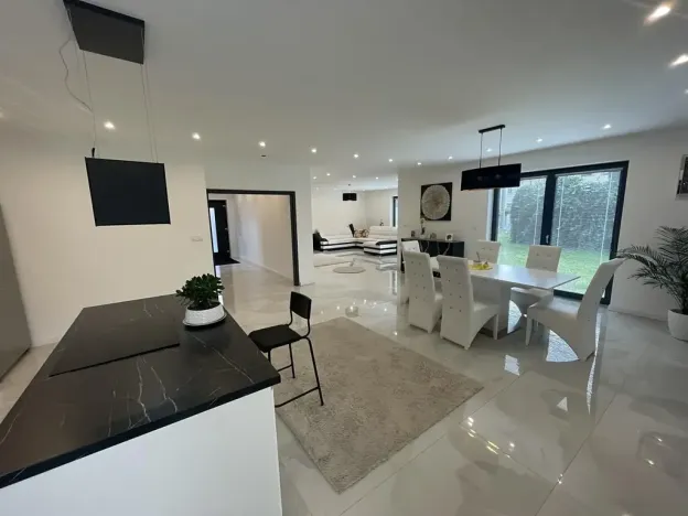 Prodej rodinného domu, Jeneč, Malé náměstí, 192 m2