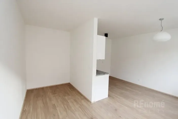 Pronájem bytu 1+kk, Praha - Holešovice, V háji, 34 m2