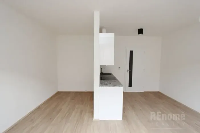 Pronájem bytu 1+kk, Praha - Holešovice, V háji, 34 m2