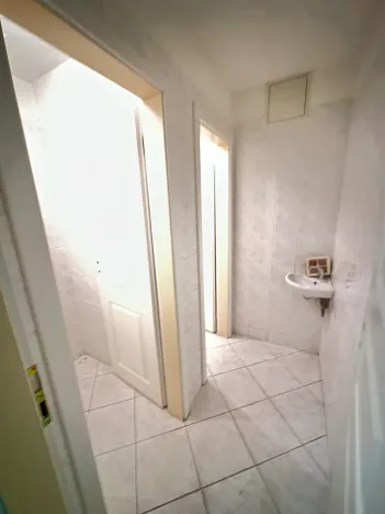 Prodej obchodního prostoru, Karlovy Vary, Zámecký vrch, 111 m2