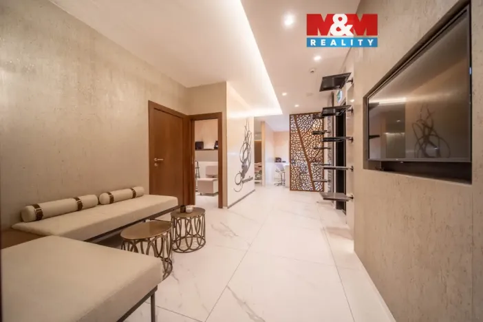 Pronájem obchodního prostoru, Praha - Staré Město, náměstí Curieových, 75 m2