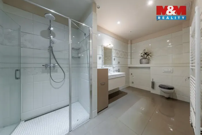 Prodej rodinného domu, Karlovy Vary - Dvory, Chebská, 228 m2