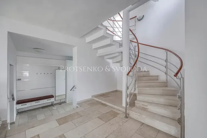 Prodej vily, Křižanov, Benešovo náměstí, 530 m2