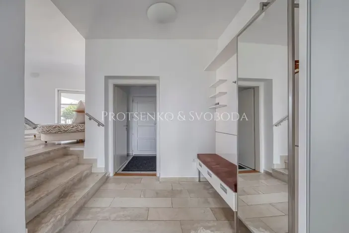 Prodej vily, Křižanov, Benešovo náměstí, 530 m2