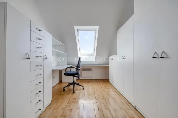 Prodej ordinace, Křižanov, Benešovo náměstí, 530 m2