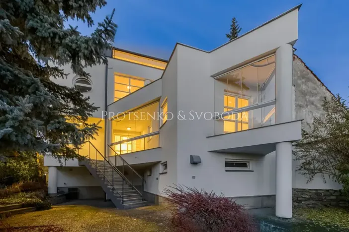 Prodej ordinace, Křižanov, Benešovo náměstí, 530 m2