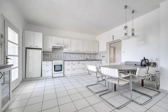 Prodej kanceláře, Křižanov, Benešovo náměstí, 530 m2