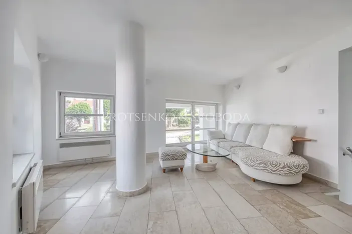 Prodej kanceláře, Křižanov, Benešovo náměstí, 530 m2