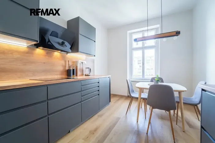 Prodej bytu 2+1, Praha - Karlín, Pernerova, 62 m2