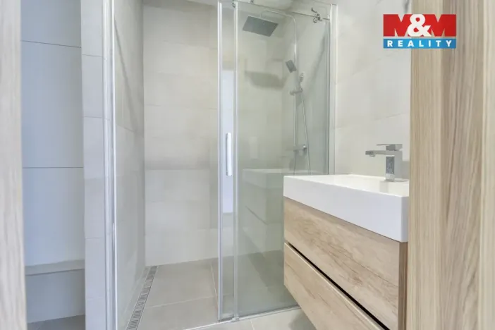 Pronájem bytu 3+kk, Praha - Karlín, U Sluncové, 65 m2