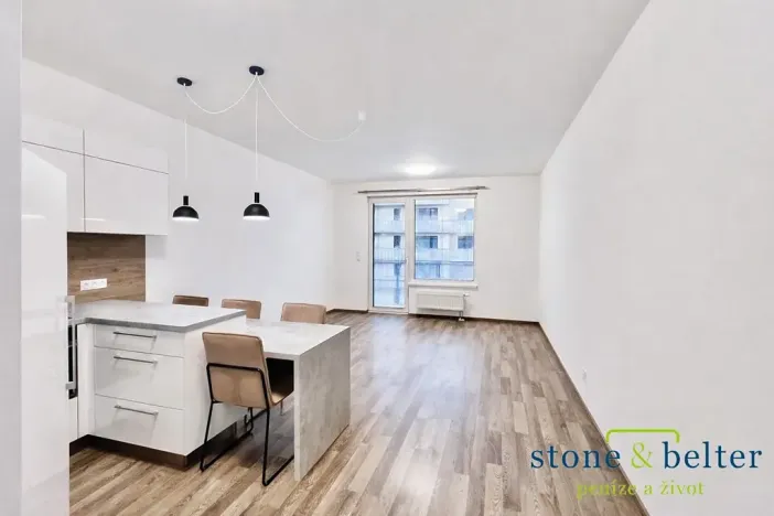 Pronájem bytu 1+kk, Praha - Strašnice, Zvěřinova, 38 m2