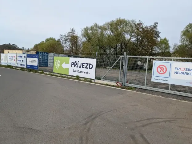 Pronájem komerčního pozemku, Bavoryně, 300 m2