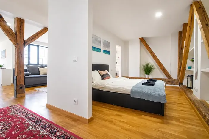 Pronájem bytu 1+kk, Praha - Karlín, Sokolovská, 77 m2