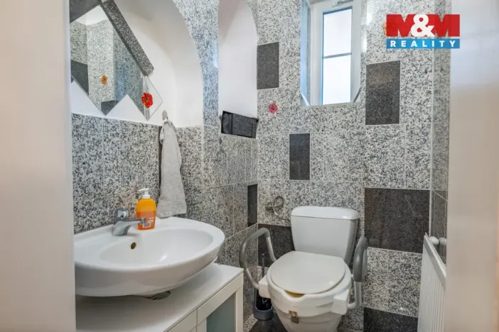 Prodej rodinného domu, Hajany, 285 m2