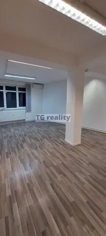 Pronájem kanceláře, Praha - Kobylisy, Nad Šutkou, 58 m2